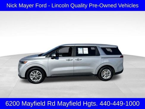 Used 2022 Kia Carnival LX image 4