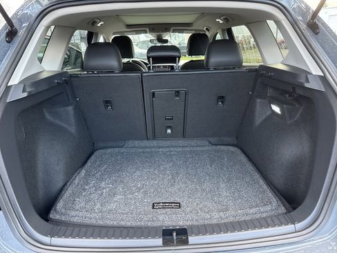 Used 2024 Volkswagen Taos SE w/ Panoramic Sunroof Package image 19