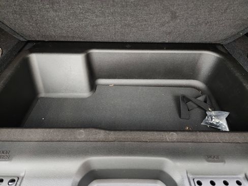 Used 2018 Jeep Wrangler Unlimited Sahara image 26