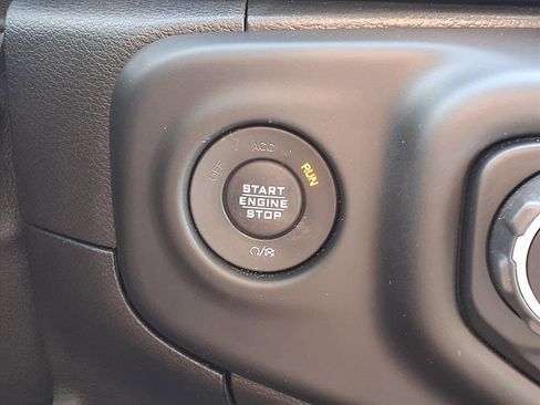 Used 2019 Jeep Wrangler Unlimited Sahara image 14