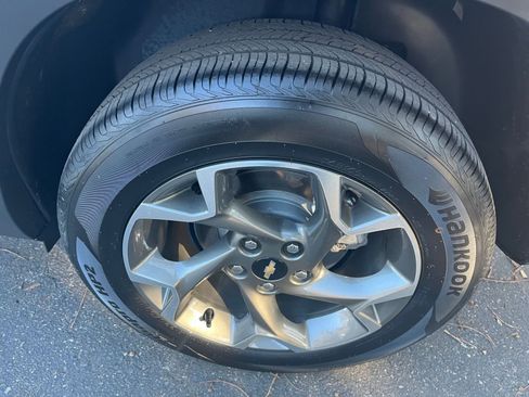 Used 2025 Chevrolet Trax LT w/ LT Convenience Package image 28