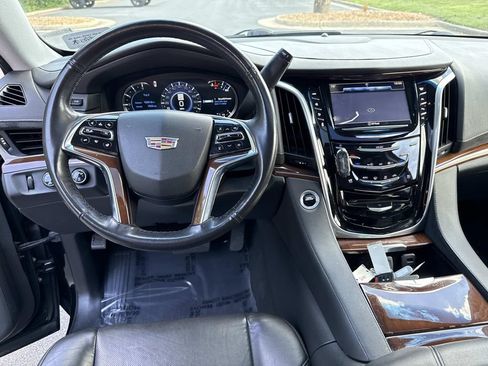 Used 2019 Cadillac Escalade ESV Luxury w/ Escalade Sport Edition AWD/4WD image 10