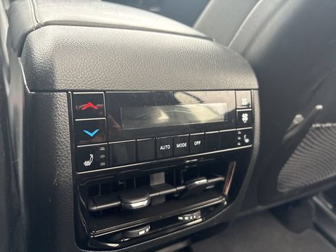 Used 2023 Jeep Grand Cherokee L Limited AWD/4WD image 19