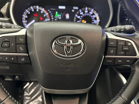 Used 2024 Toyota Highlander XLE AWD/4WD image 16