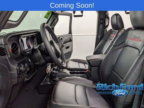 Used 2025 Jeep Wrangler Unlimited Rubicon AWD/4WD image 15