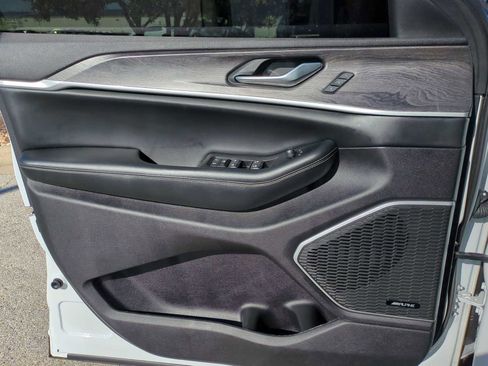 Used 2023 Jeep Grand Cherokee L Limited w/ Luxury Tech Group II image 23