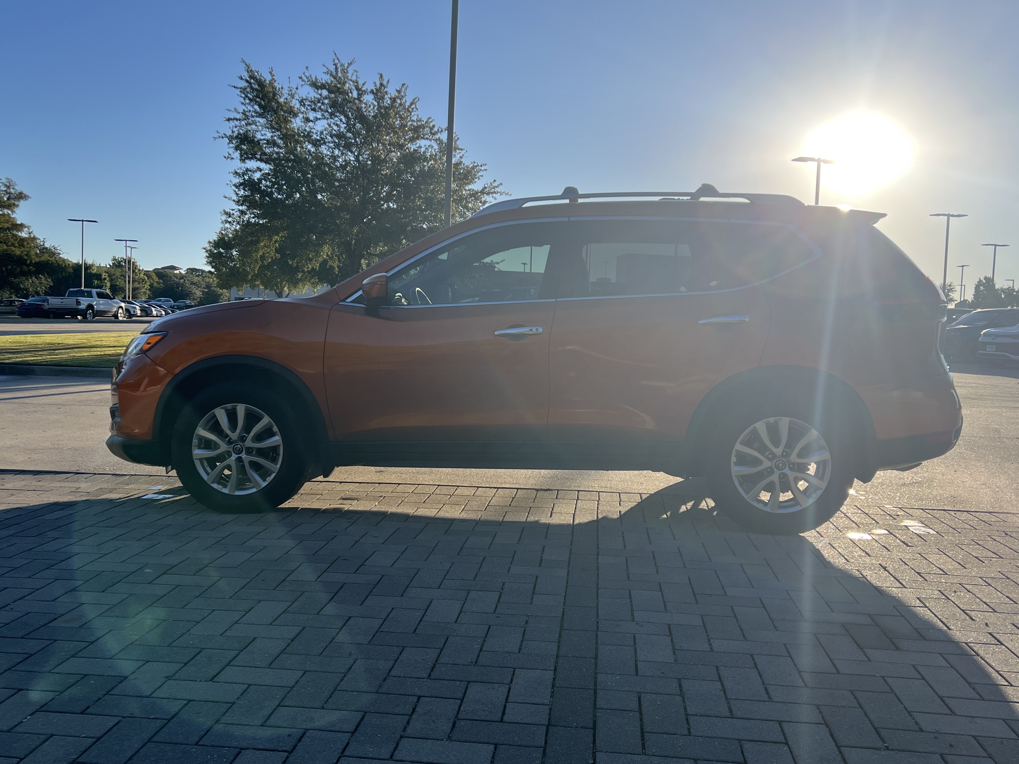 Used 2020 Nissan Rogue SV FWD image 6