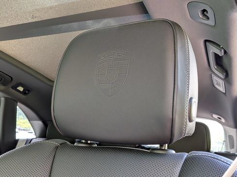 Certified 2025 Porsche Macan S AWD/4WD image 6
