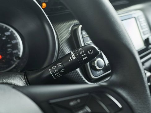 Used 2021 Nissan Kicks S image 32