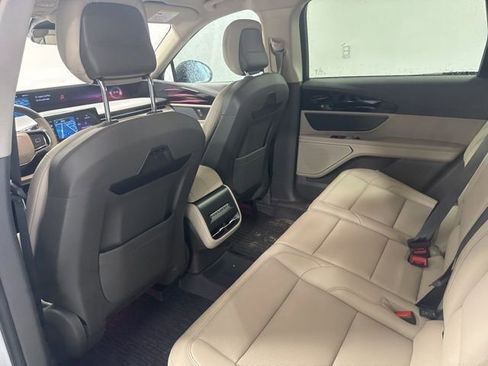 Used 2025 Lincoln Nautilus Premier AWD/4WD image 18