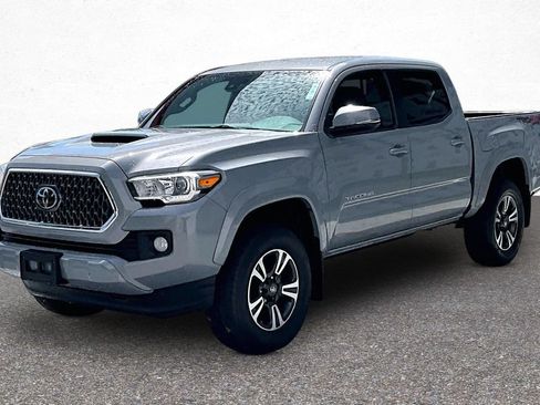 Certified 2018 Toyota Tacoma TRD Sport w/ Technology Package AWD/4WD image 4
