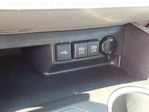 Used 2021 Toyota Highlander XLE AWD/4WD image 21