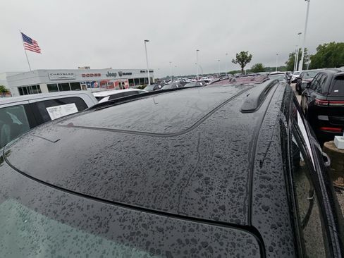 Used 2023 Jeep Grand Cherokee L Limited w/ Black Appearance Package AWD/4WD image 13