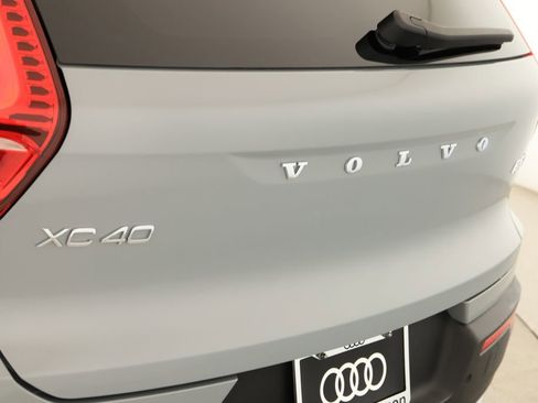 Used 2024 Volvo XC40 B5 Ultimate w/ Protection Package Premier AWD/4WD image 33