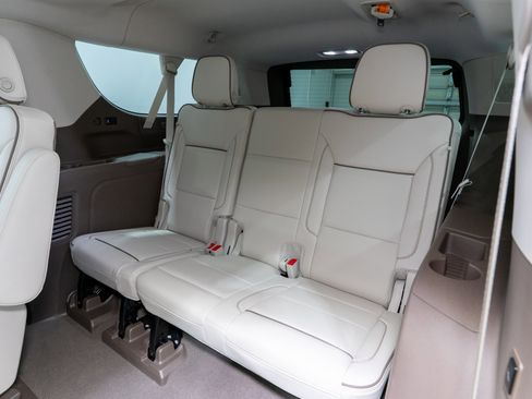 Used 2022 GMC Yukon XL Denali w/ Denali Premium Package image 34