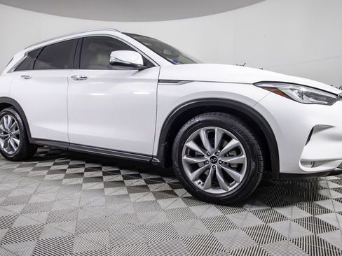 Used 2020 INFINITI QX50 Luxe w/ Navigation Package FWD image 3
