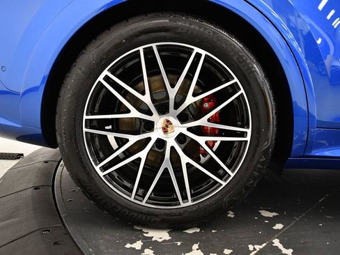 Used 2025 Porsche Cayenne S image 15