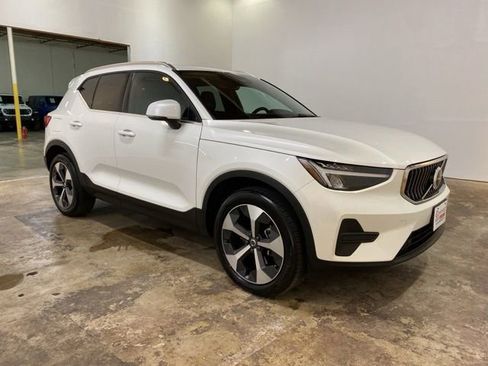 Used 2025 Volvo XC40 B5 Core AWD/4WD image 7