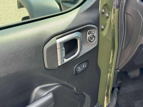 Used 2024 Jeep Wrangler Unlimited AWD/4WD image 16