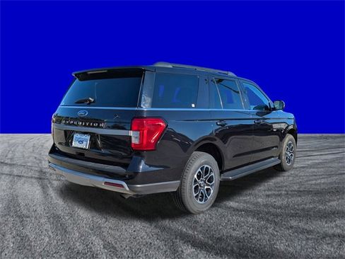 Certified 2024 Ford Expedition XLT image 4