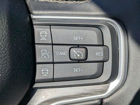 Used 2024 Jeep Wagoneer Series III w/ Premium Group I AWD/4WD image 17