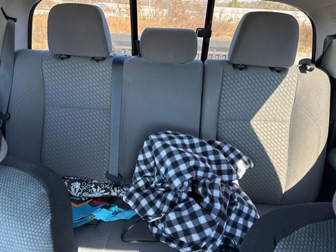 Used 2022 Toyota Tacoma SR image 18