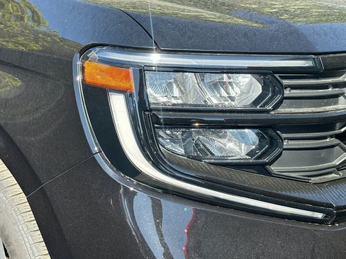 Used 2025 Ford Expedition Active RWD image 7