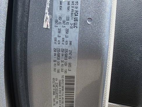Used 2018 Chrysler Pacifica Limited FWD image 32