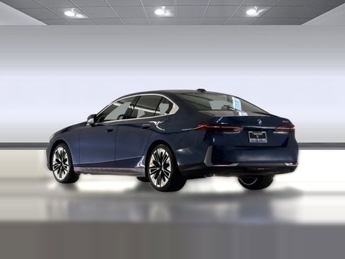 Used 2025 BMW 530i RWD image 3