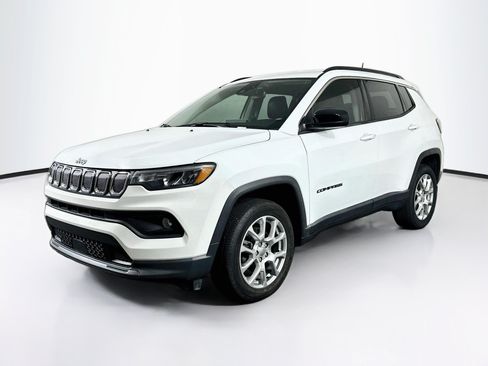 Used 2022 Jeep Compass Latitude AWD/4WD image 3