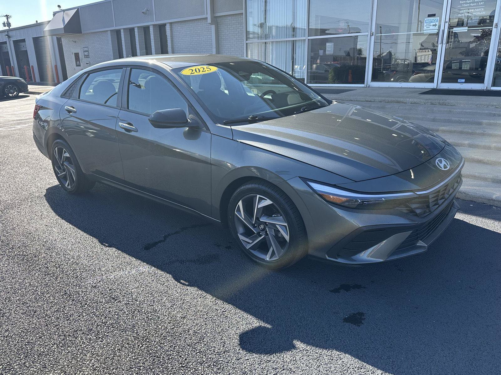 Used 2025 Hyundai Elantra Sport FWD image 2