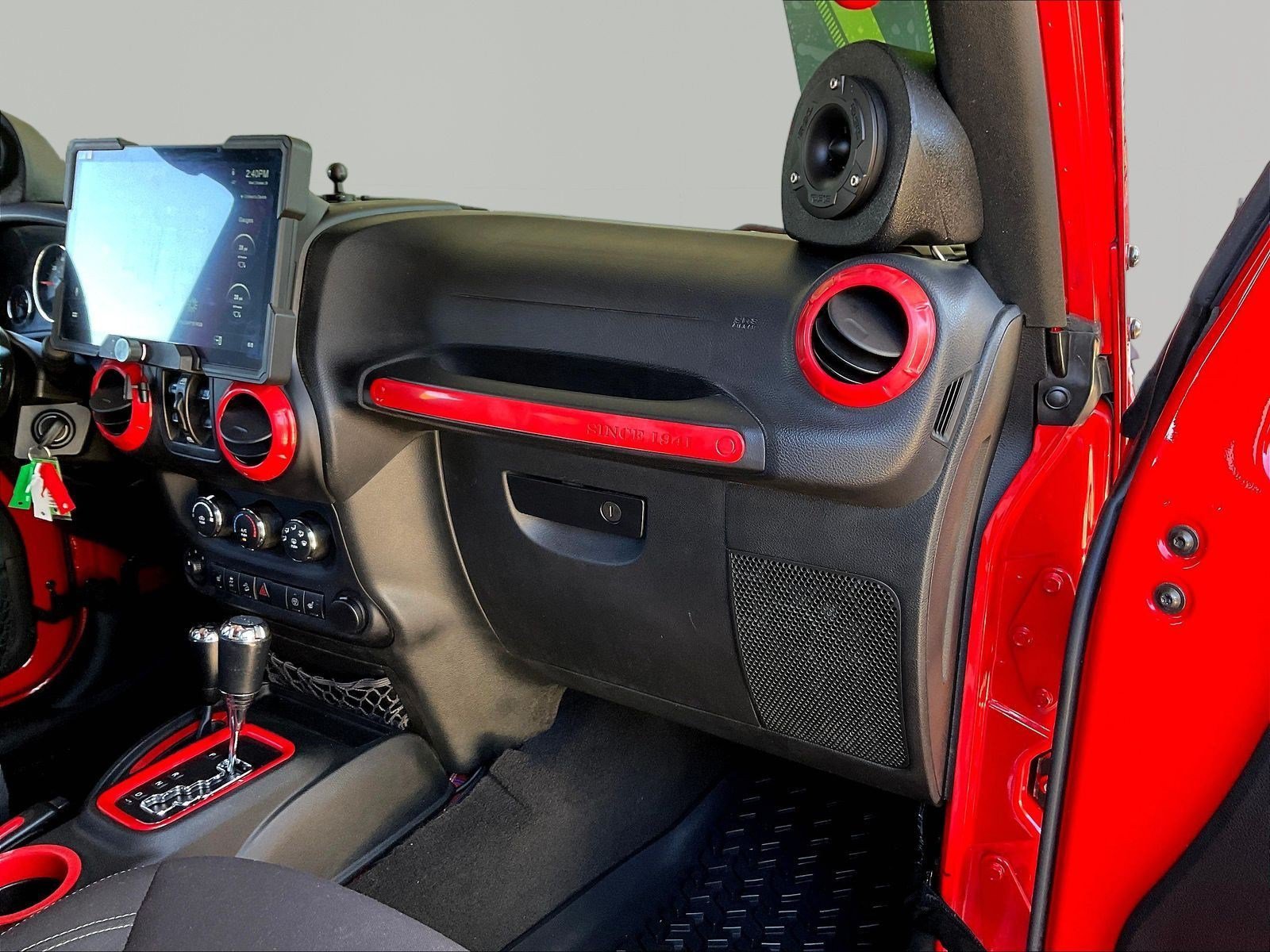 Used 2017 Jeep Wrangler Unlimited Sahara w/ Connectivity Group AWD/4WD image 26