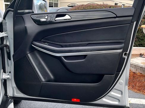 Used 2019 Mercedes-Benz GLS 550 4MATIC image 22