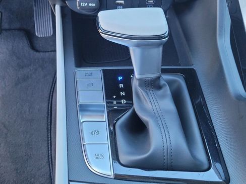 Used 2025 Hyundai Elantra Limited FWD image 24