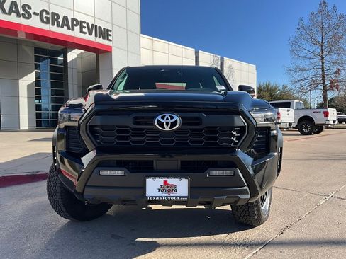 Used 2025 Toyota Tacoma TRD Off-Road image 4