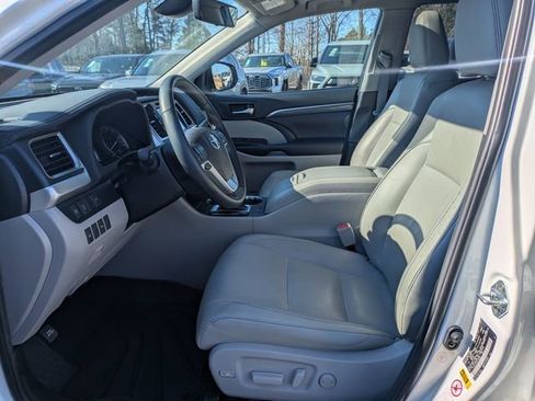 Used 2019 Toyota Highlander Limited image 23