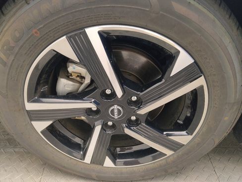 Used 2025 Nissan Sentra SV FWD image 31