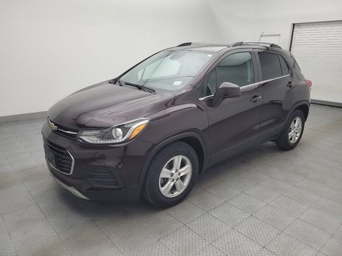 Used 2020 Chevrolet Trax LT FWD image 2