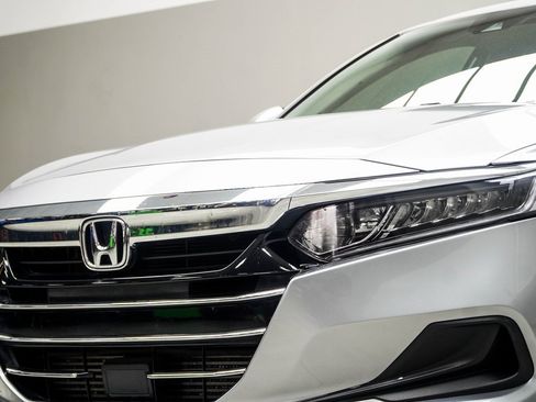 Used 2021 Honda Accord LX image 2