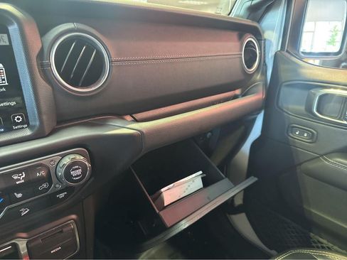 Used 2021 Jeep Wrangler Unlimited Sahara AWD/4WD image 33