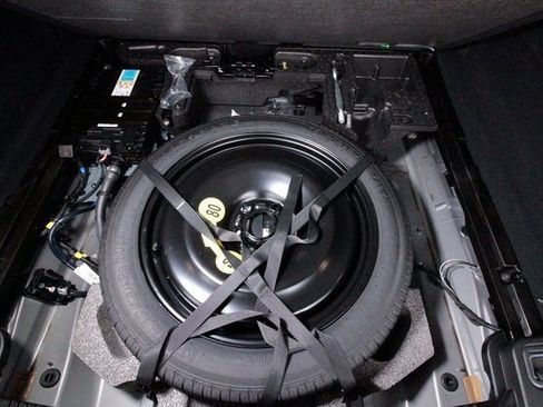 Certified 2025 Volvo XC60 B5 Plus image 25