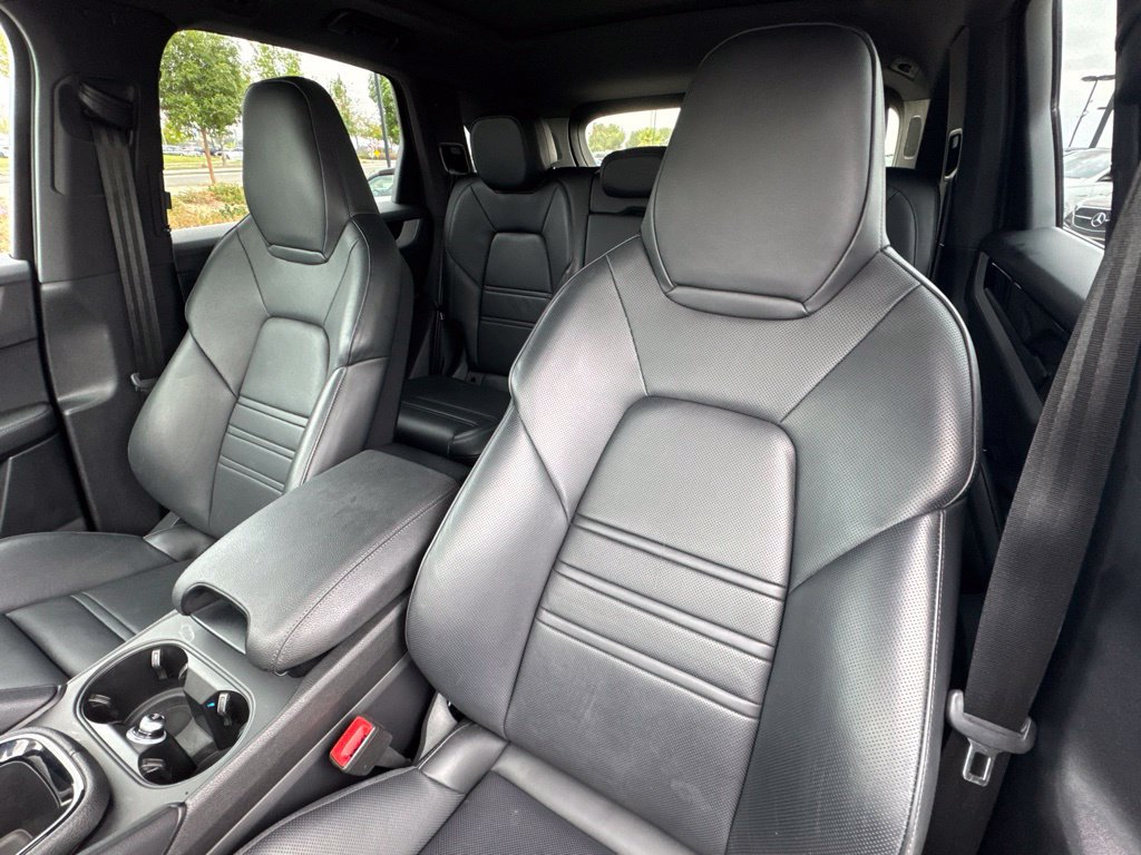 Used 2024 Porsche Cayenne S AWD/4WD image 24