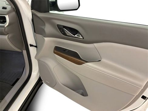 Used 2018 GMC Acadia SLE image 15