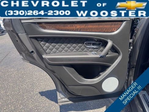 Used 2017 Bentley Bentayga image 30