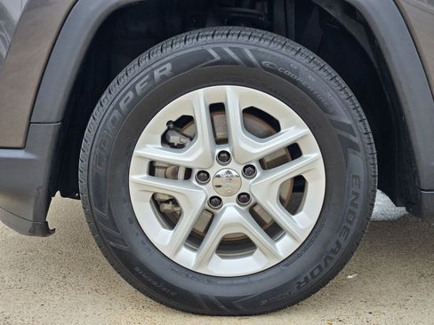 Used 2019 Jeep Compass Sport w/ Tech Group FWD image 13