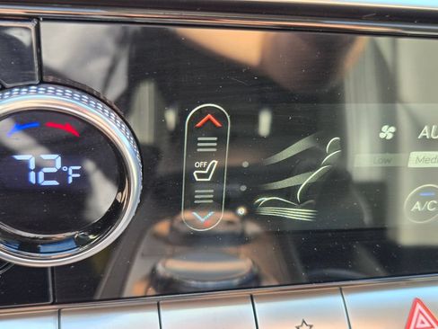 Used 2022 Genesis GV70 2.5T w/ Select Package AWD/4WD image 29