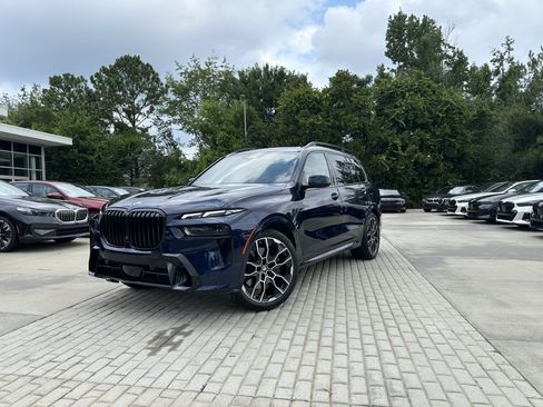 Used 2024 BMW X7 xDrive40i w/ M Sport Package AWD/4WD image 1