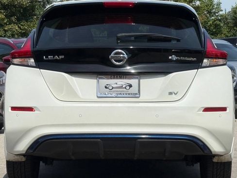 Used 2021 Nissan Leaf SV w/ SV Technology Package FWD image 4