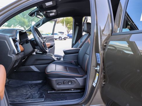 Used 2025 GMC Canyon AT4 w/ AT4 Premium Package AWD/4WD image 32