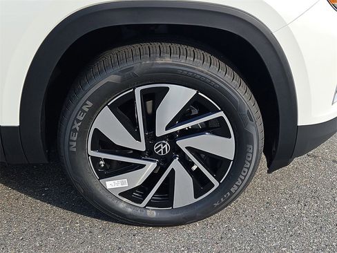 New 2026 Volkswagen Atlas SEL image 3